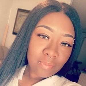 Meet your Posher, Desha